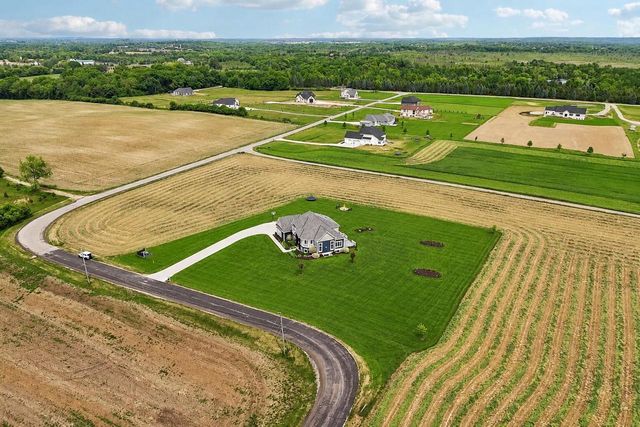 560 Cedar LANE, Summit, WI 53066