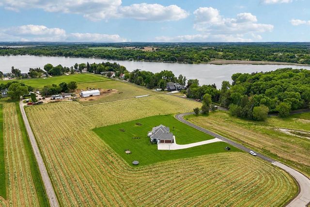 560 Cedar LANE, Summit, WI 53066
