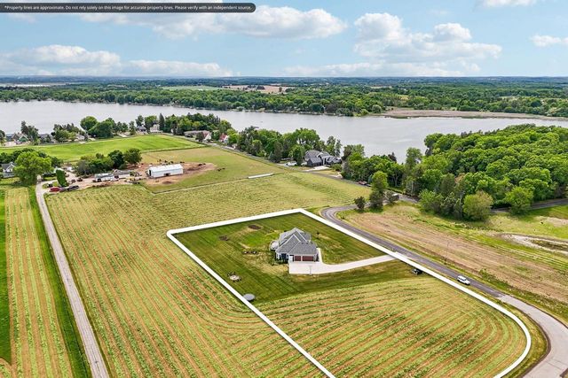 560 Cedar LANE, Summit, WI 53066