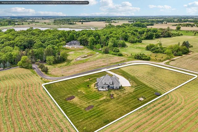 560 Cedar LANE, Summit, WI 53066