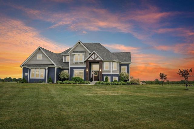 560 Cedar LANE, Summit, WI 53066