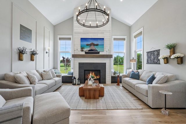 560 Cedar LANE, Summit, WI 53066