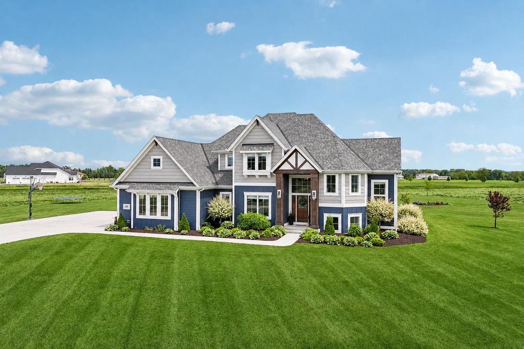 560 Cedar LANE, Summit, WI 53066