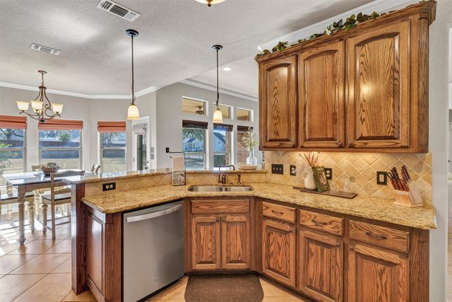 121 Heritage Place, Glen Rose, TX 76043