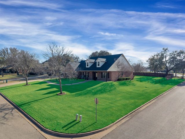 121 Heritage Place, Glen Rose, TX 76043