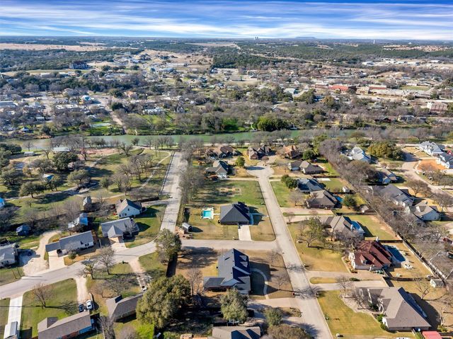 121 Heritage Place, Glen Rose, TX 76043