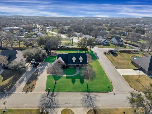 121 Heritage Place, Glen Rose, TX 76043