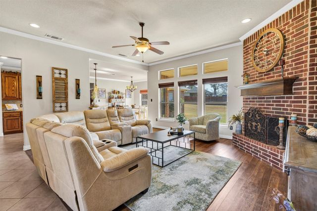 121 Heritage Place, Glen Rose, TX 76043