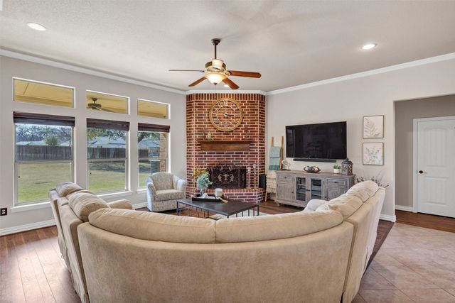 121 Heritage Place, Glen Rose, TX 76043