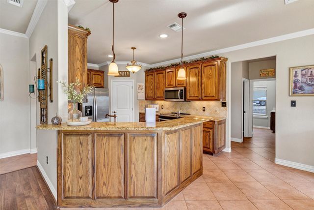 121 Heritage Place, Glen Rose, TX 76043