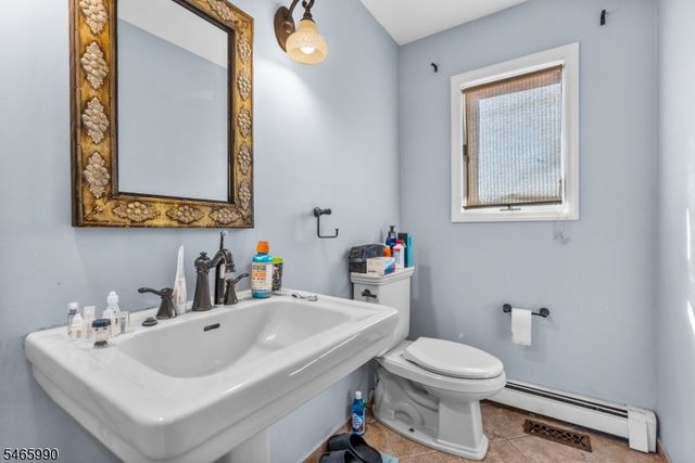 40 Woodland Rd, Franklin Boro, NJ 07416