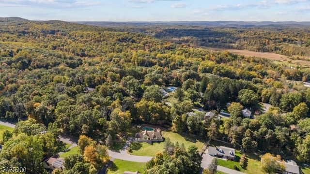 40 Woodland Rd, Franklin Boro, NJ 07416