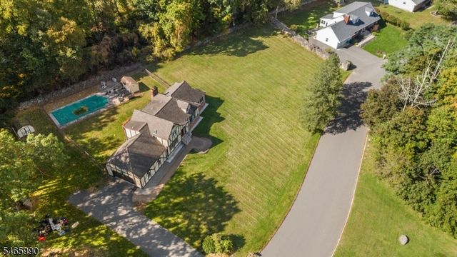 40 Woodland Rd, Franklin Boro, NJ 07416