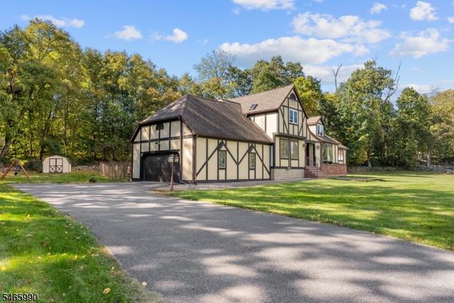 40 Woodland Rd, Franklin Boro, NJ 07416