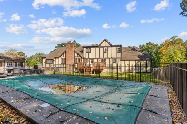40 Woodland Rd, Franklin Boro, NJ 07416