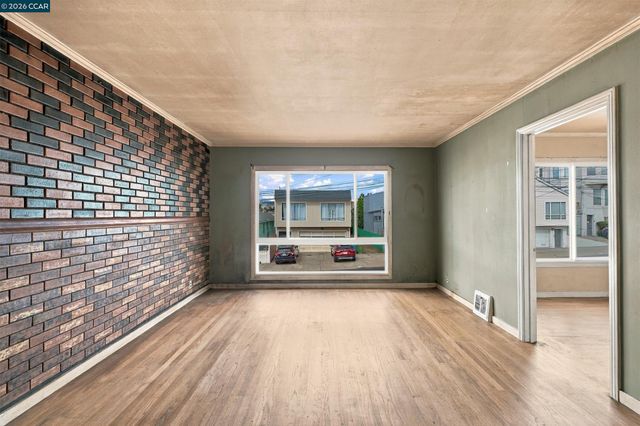 219 Hillcrest Dr, Daly City, CA 94014