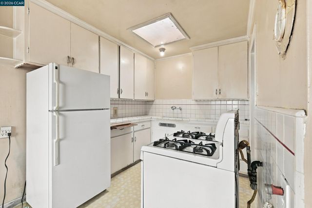 219 Hillcrest Dr, Daly City, CA 94014