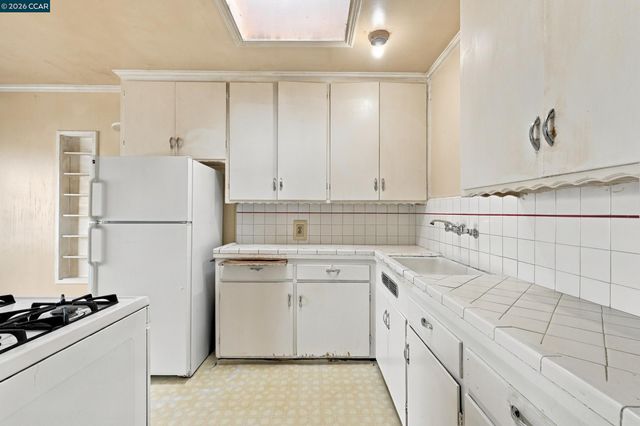 219 Hillcrest Dr, Daly City, CA 94014