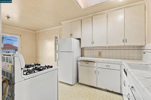 219 Hillcrest Dr, Daly City, CA 94014