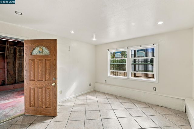 219 Hillcrest Dr, Daly City, CA 94014
