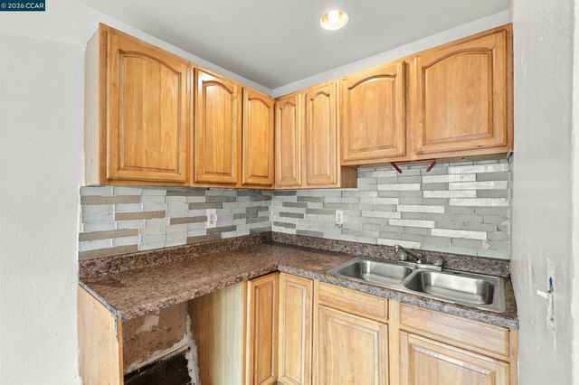 219 Hillcrest Dr, Daly City, CA 94014
