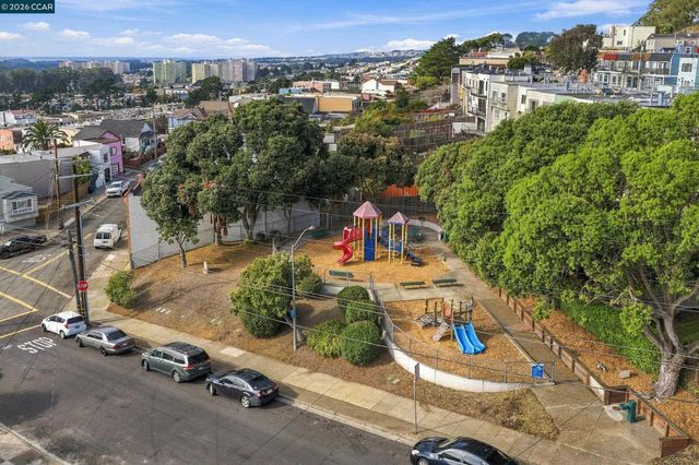 219 Hillcrest Dr, Daly City, CA 94014