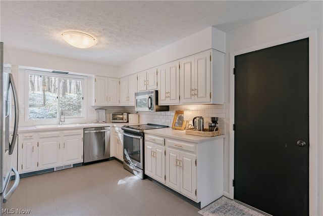 17091 Wing Road, Chagrin Falls, OH 44023