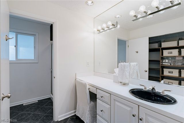 17091 Wing Road, Chagrin Falls, OH 44023