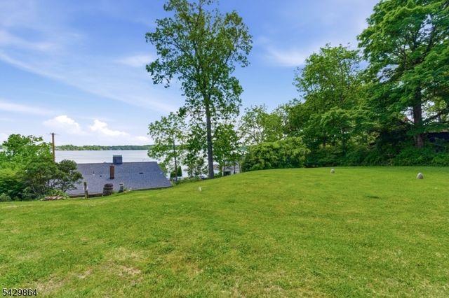 77 Lower North Shore Rd, Frankford Twp., NJ 07826