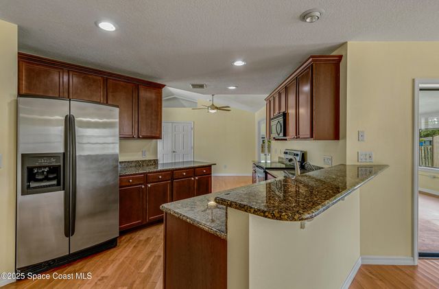 991 Tahiti Avenue SE, Palm Bay, FL 32909