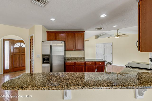 991 Tahiti Avenue SE, Palm Bay, FL 32909