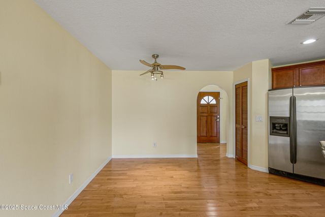 991 Tahiti Avenue SE, Palm Bay, FL 32909