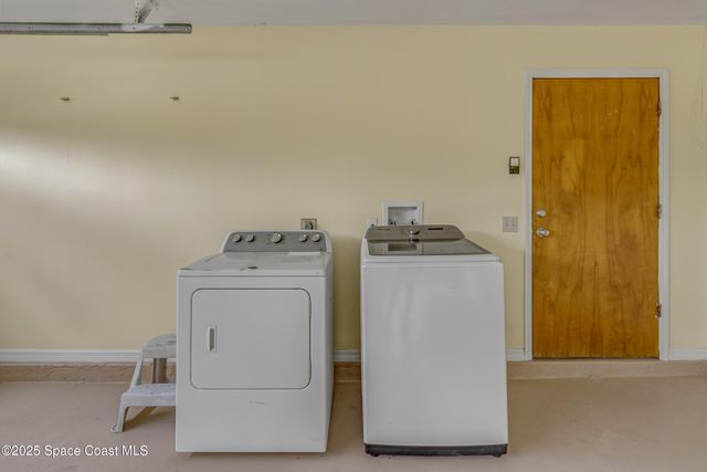 991 Tahiti Avenue SE, Palm Bay, FL 32909