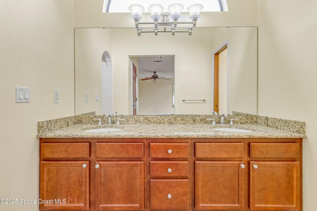 991 Tahiti Avenue SE, Palm Bay, FL 32909