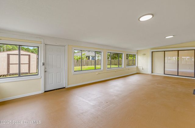 991 Tahiti Avenue SE, Palm Bay, FL 32909