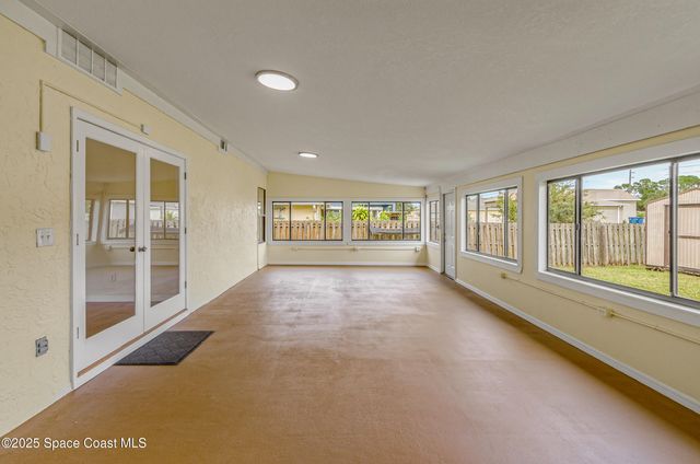 991 Tahiti Avenue SE, Palm Bay, FL 32909