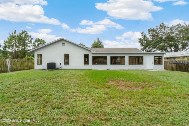 991 Tahiti Avenue SE, Palm Bay, FL 32909