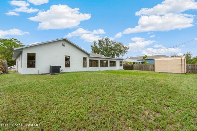 991 Tahiti Avenue SE, Palm Bay, FL 32909