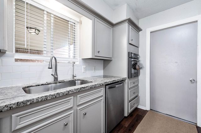 1903 Woodway Drive, Woodbranch, TX 77357