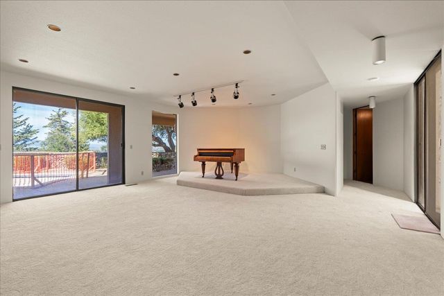 16655 Oak View Circle, Morgan Hill, CA 95037