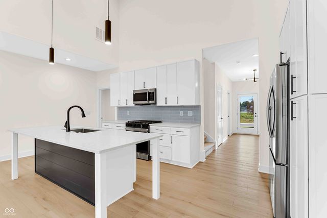 5862 Harbour Town Drive, Noblesville, IN 46062