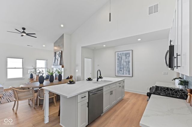 5862 Harbour Town Drive, Noblesville, IN 46062