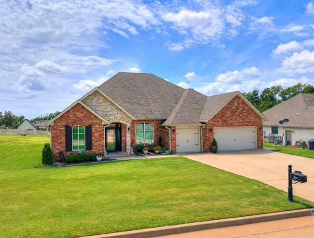 2713 Old Towne Trail, Shawnee, OK 74804