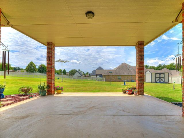 2713 Old Towne Trail, Shawnee, OK 74804