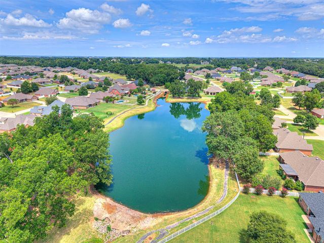 2713 Old Towne Trail, Shawnee, OK 74804