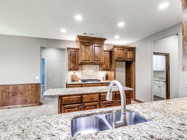2713 Old Towne Trail, Shawnee, OK 74804