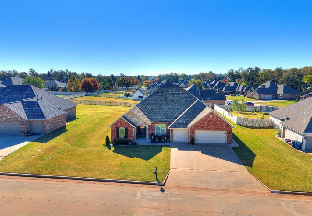 2713 Old Towne Trail, Shawnee, OK 74804