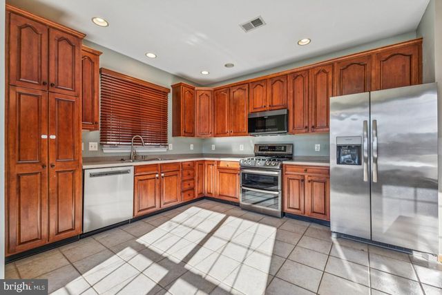 43605 DUNHILL CUP SQ, Ashburn, VA 20147