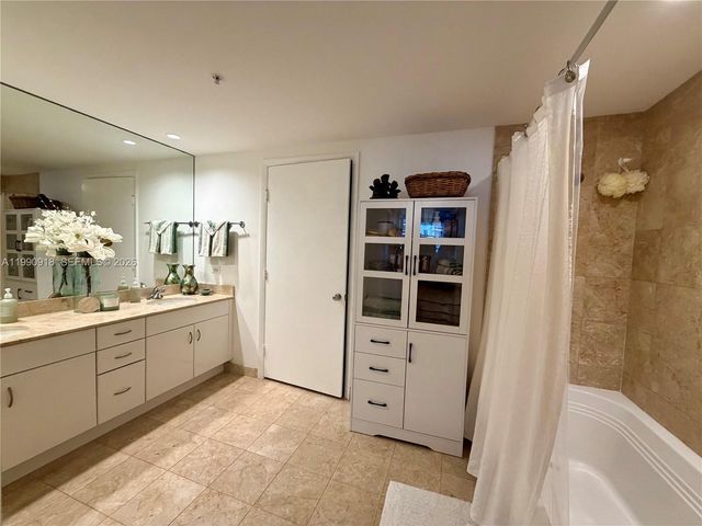 801 Brickell Key Blvd 3008, Miami, FL 33131