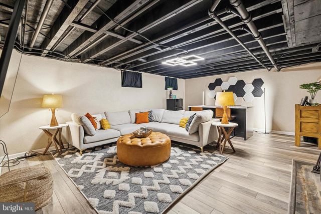 40 W 2ND ST, Boyertown, PA 19512